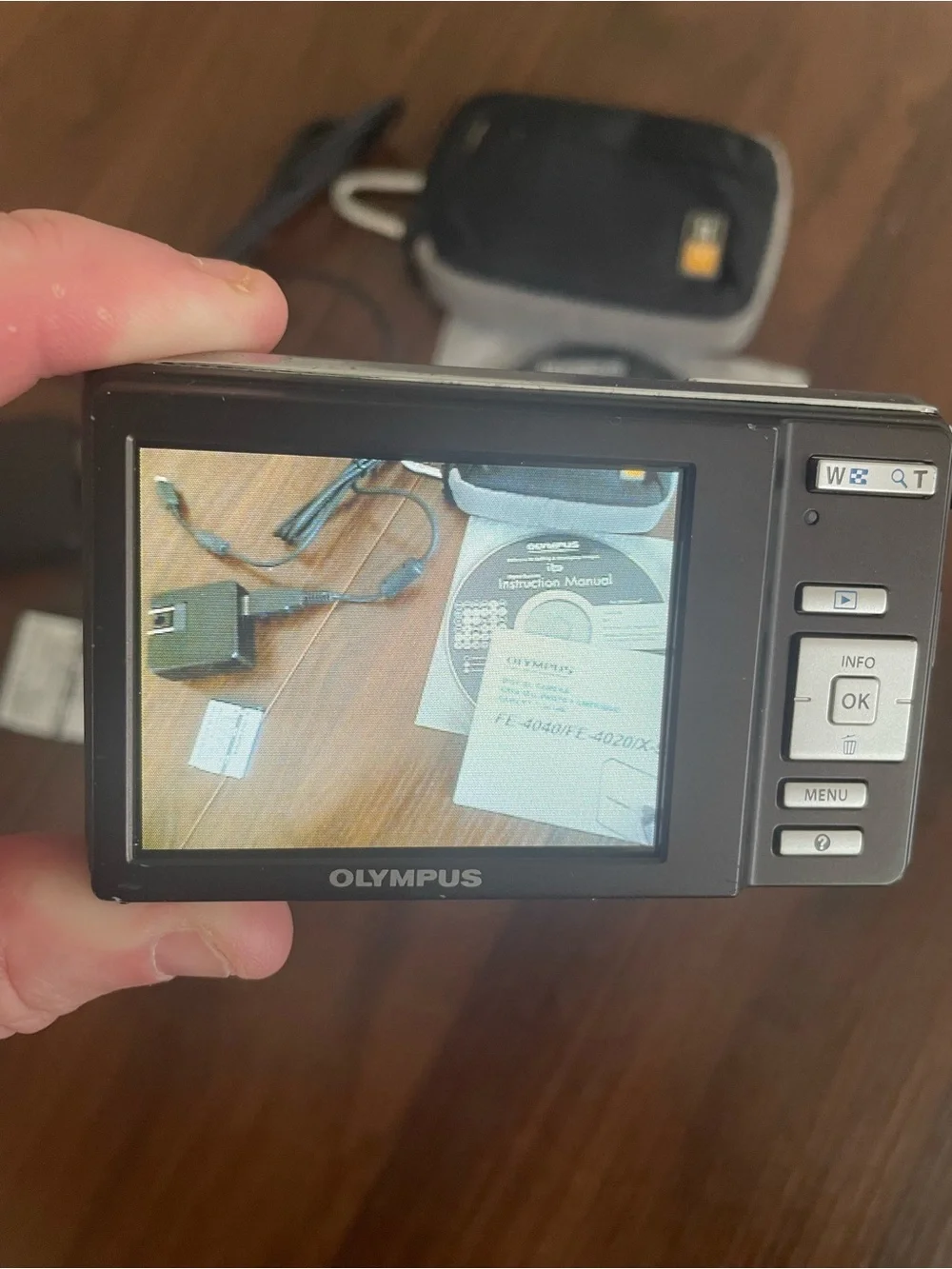 Olympus FE-4020 Digital Camera 14MP Charger Case 3 Batteries Etc Tested Working